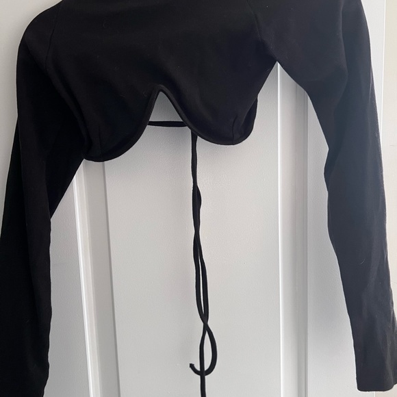 Revolve black crop top - Picture 2 of 3